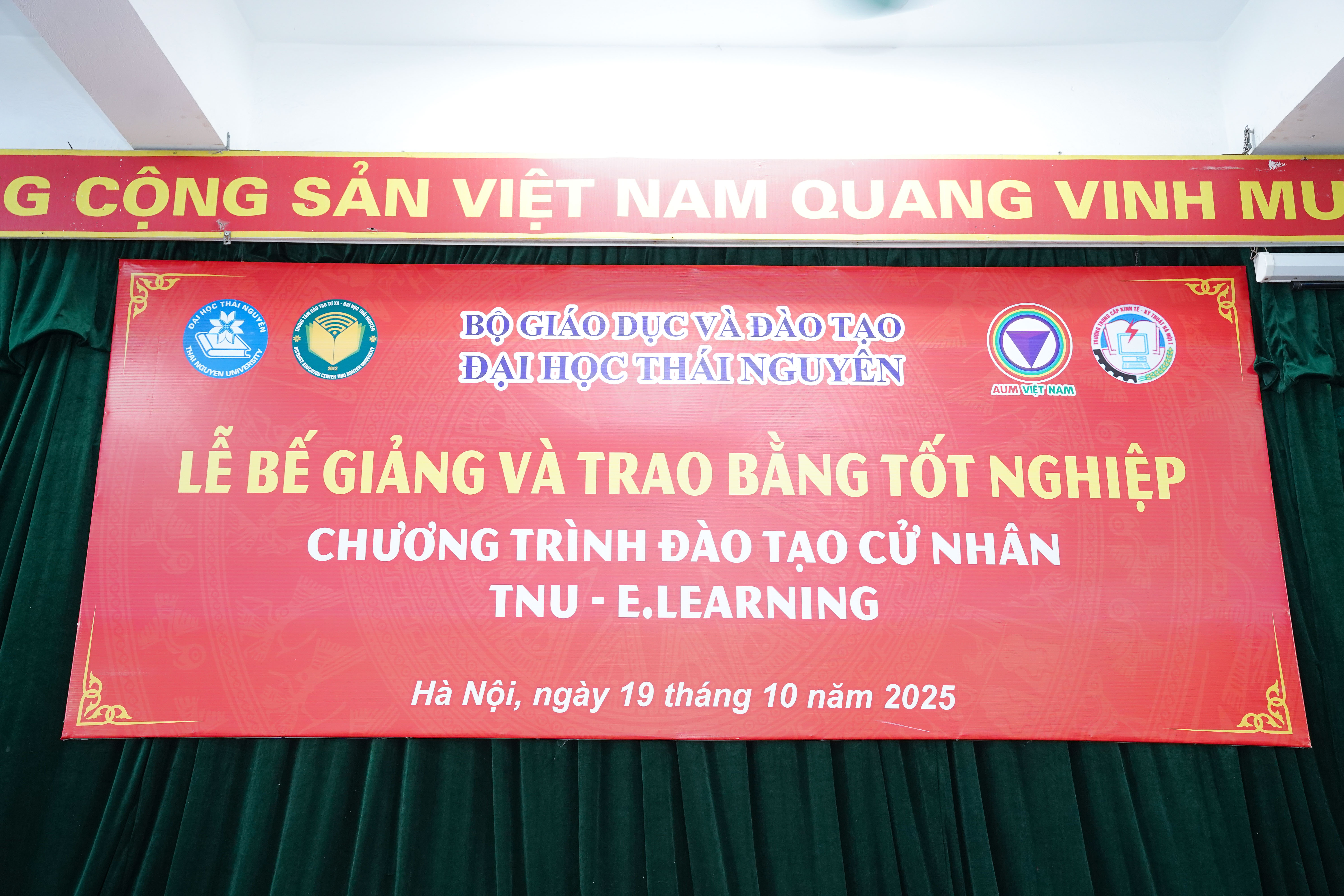 LỄ BẾ GIẢNG VÀ TRAO BẰNG TỐT NGHIỆP CHƯƠNG TRÌNH ĐÀO TẠO CỬ NHÂN TNU-E.LEARNING